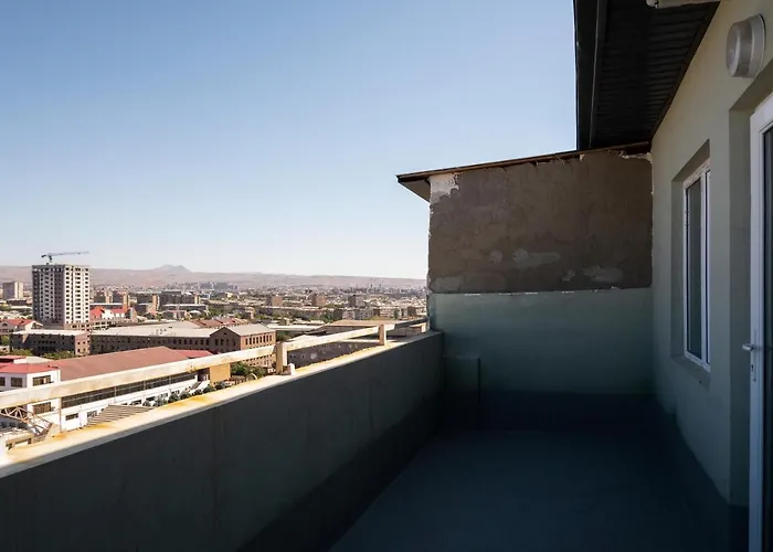 Bright Apartment On 13Th Floor